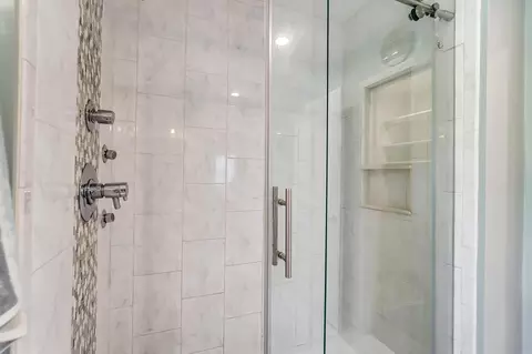 Bath - 606 Westchester Park Dr, Springfield, OH 45504 photo 5 of 11