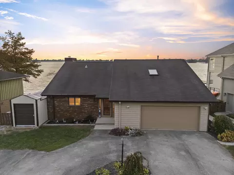 8989 Buckeye Dr, Huntsville, OH 43324