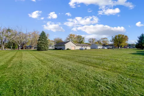 Exterior - 281 Dorman Dr, Sidney, OH 45365 photo 3 of 8