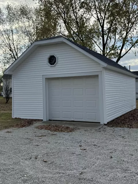 229 E Wayne St, Celina, OH 45822 photo 4