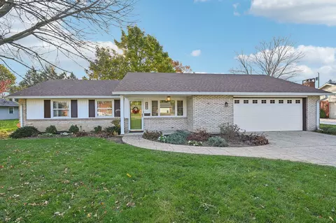 906 Catalpa Cir, Troy, OH 45373