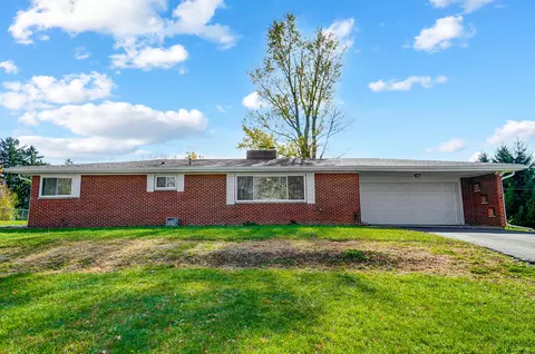 31 Hedgely Rd, Springfield, OH 45506