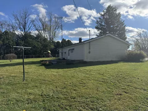 Exterior - 2032 Gridley Ct, Springfield, OH 45505 photo 2 of 9