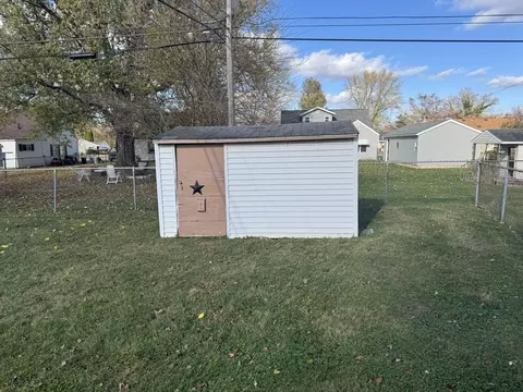 Exterior - 2032 Gridley Ct, Springfield, OH 45505 photo 8 of 9