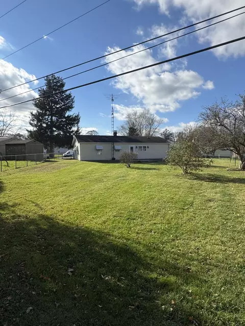 Exterior - 2032 Gridley Ct, Springfield, OH 45505 photo 4 of 9