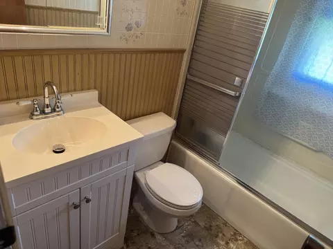 Bath - 2032 Gridley Ct, Springfield, OH 45505 photo 1 of 1