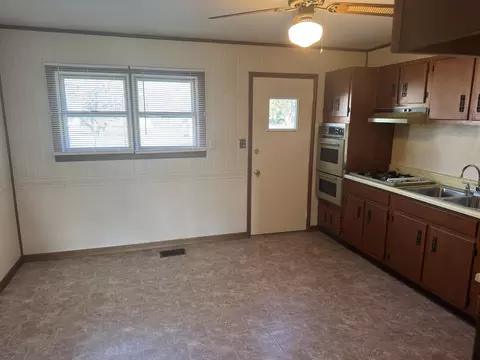 Kitchen - 2032 Gridley Ct, Springfield, OH 45505 photo 2 of 3