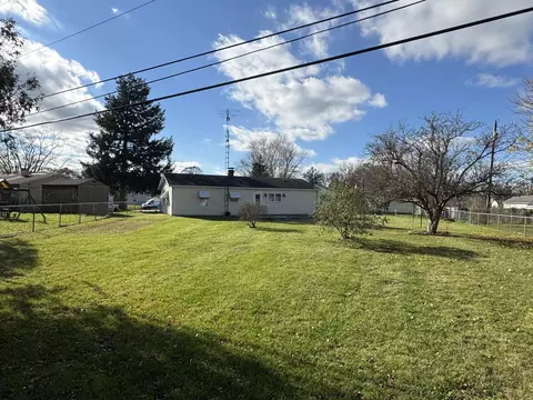 Exterior - 2032 Gridley Ct, Springfield, OH 45505 photo 5 of 9