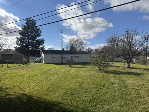 Exterior - 2032 Gridley Ct, Springfield, OH 45505 photo 6 of 9