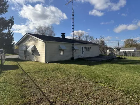 Exterior - 2032 Gridley Ct, Springfield, OH 45505 photo 7 of 9