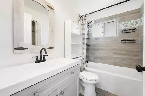 Bath - 2532 Dowden Ln, Dayton, OH 45420 photo 1 of 1
