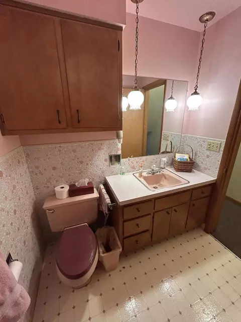 Bath - 1000 Baker Dr, Celina, OH 45822 photo 2 of 5
