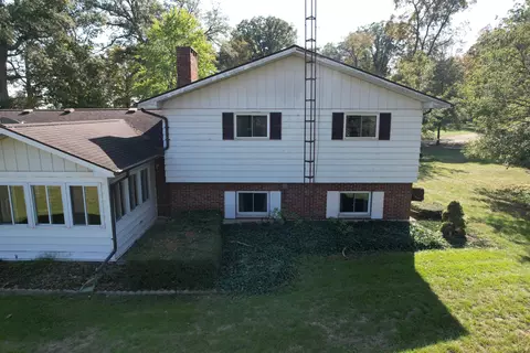 Exterior - 1000 Baker Dr, Celina, OH 45822 photo 4 of 21