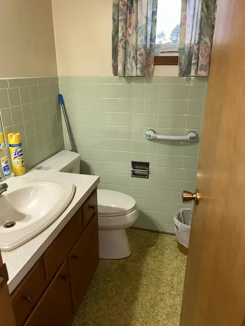 Bath - 1000 Baker Dr, Celina, OH 45822 photo 5 of 5