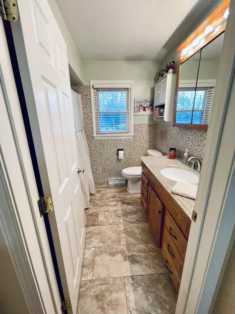 Bath - 406 Hall Ave, Sidney, OH 45365 photo 1 of 2