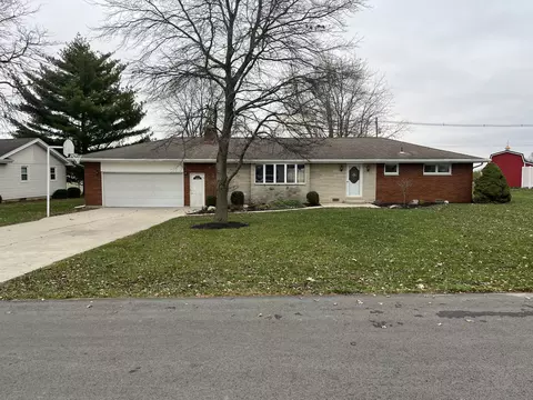 1604 Rosewood Dr, Wapakoneta, OH 45895