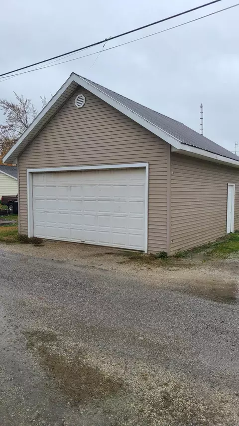 Exterior - 616 N Mill St, Celina, OH 45822 photo 3 of 4