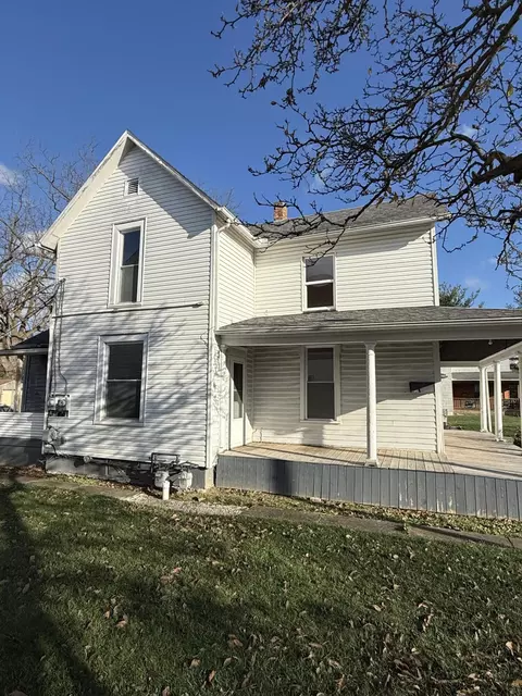 614 Bellefontaine St, Wapakoneta, OH 45895