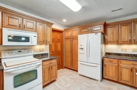 1874 Willow Lakes Dr, Springfield, OH 45502 photo 15