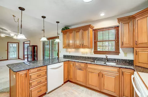 1874 Willow Lakes Dr, Springfield, OH 45502 photo 13