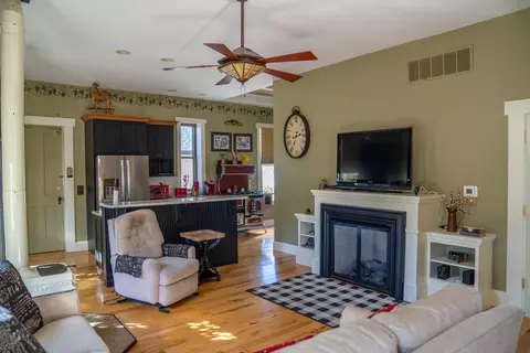 Living - 1403 N Lowry Ave, Springfield, OH 45504 photo 2 of 4
