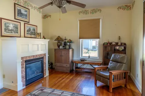 Living - 1403 N Lowry Ave, Springfield, OH 45504 photo 3 of 4