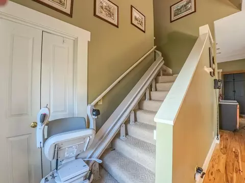 Entry Way - 1403 N Lowry Ave, Springfield, OH 45504 photo 2 of 3
