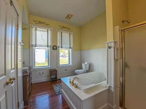 Bath - 1403 N Lowry Ave, Springfield, OH 45504 photo 2 of 6