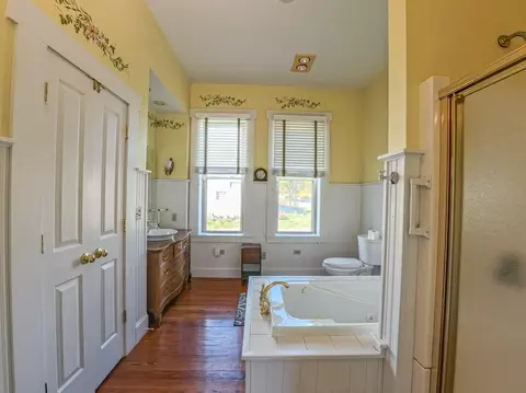 Bath - 1403 N Lowry Ave, Springfield, OH 45504 photo 3 of 6