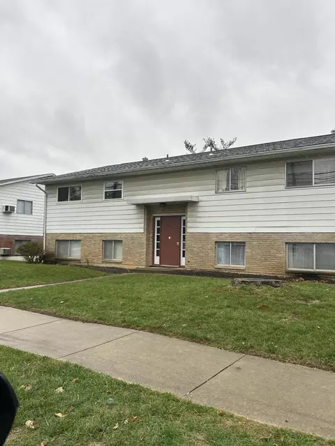 910 W Lake Ave, New Carlisle, OH 45344
