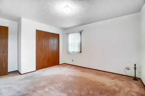Bedroom - 6484 Manete St, Springfield, OH 45502 photo 5 of 9