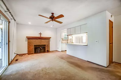 Living - 6484 Manete St, Springfield, OH 45502 photo 3 of 7