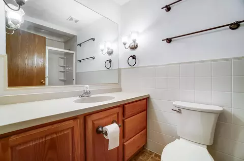 Bath - 6484 Manete St, Springfield, OH 45502 photo 4 of 4
