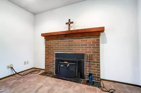 Living - 6484 Manete St, Springfield, OH 45502 photo 5 of 7