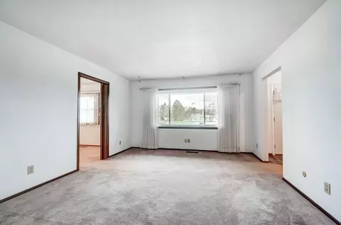 Living - 6484 Manete St, Springfield, OH 45502 photo 2 of 7