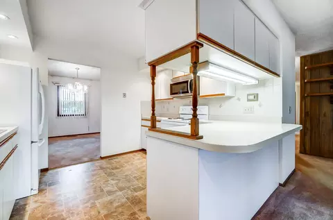 Kitchen - 6484 Manete St, Springfield, OH 45502 photo 5 of 6