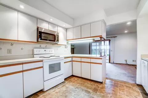 Kitchen - 6484 Manete St, Springfield, OH 45502 photo 1 of 6