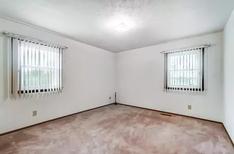 Bedroom - 6484 Manete St, Springfield, OH 45502 photo 4 of 9