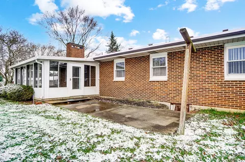 Exterior - 6484 Manete St, Springfield, OH 45502 photo 6 of 10