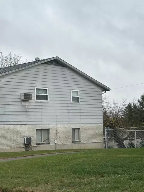 914 W Lake Ave, New Carlisle, OH 45344