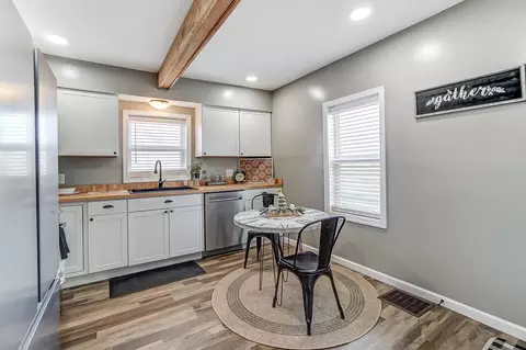Kitchen - 4040 Upper Valley Pike, Springfield, OH 45502 photo 2 of 5