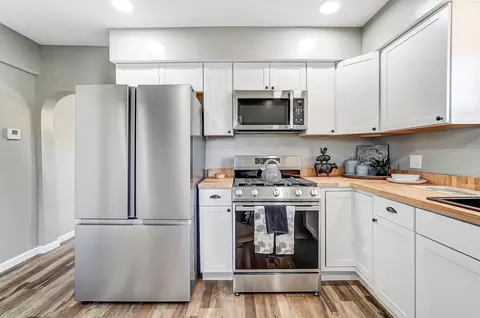 Kitchen - 4040 Upper Valley Pike, Springfield, OH 45502 photo 1 of 5