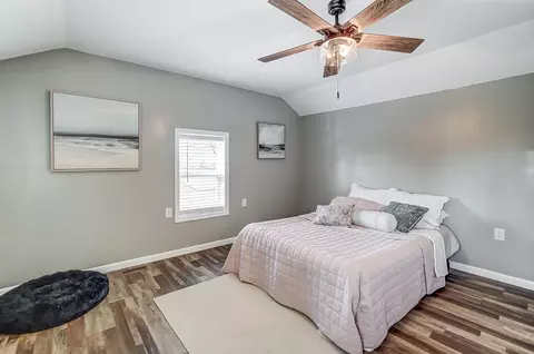 Bedroom - 4040 Upper Valley Pike, Springfield, OH 45502 photo 2 of 4