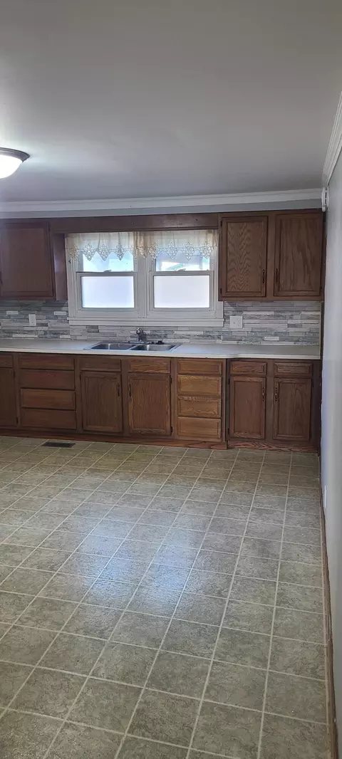 320 S Walnut St, Celina, OH 45822 photo 2