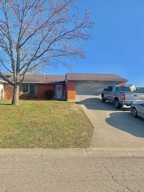 8672 Belle Chase Dr, Dayton, OH 45424