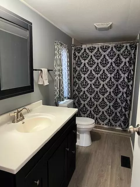 Bath - 410 E High St, Cridersville, OH 45806 photo 1 of 4