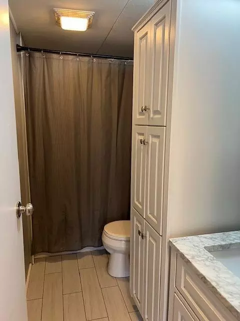 Bath - 410 E High St, Cridersville, OH 45806 photo 3 of 4