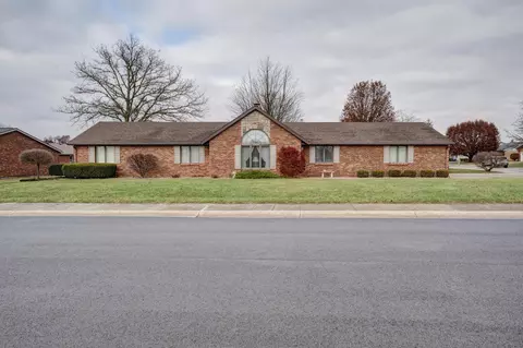 830 Manchester Dr, Greenville, OH 45331
