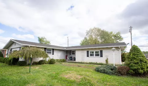 108 Valleyview Dr, Wapakoneta, OH 45895