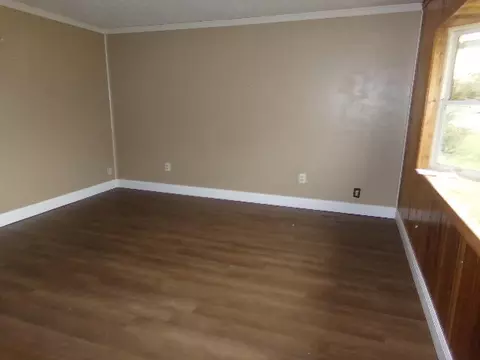 Living - 360 Gruen Dr, Springfield, OH 45505 photo 1 of 2